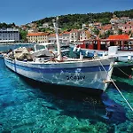 Awesome In Hvar With Wifi * هفار