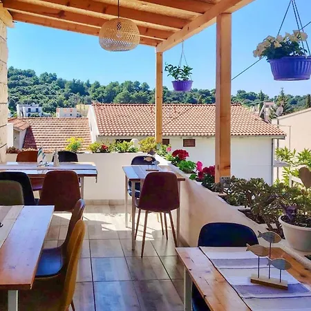 Awesome In Hvar With Wifi Apartmán *