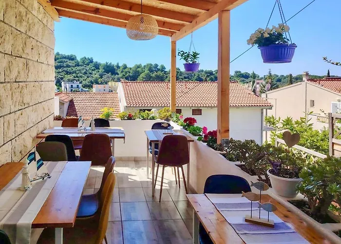 Awesome In Hvar With Wifi 아파트 *