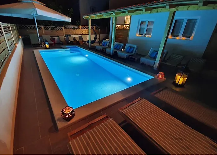 Awesome In Hvar With Wifi 흐바르