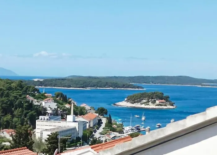 Awesome In Hvar With Wifi * هفار